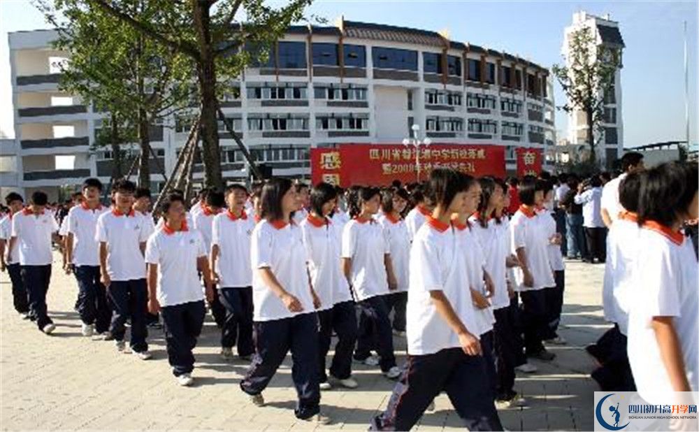 都江堰中學(xué)是私立收費(fèi)嗎？