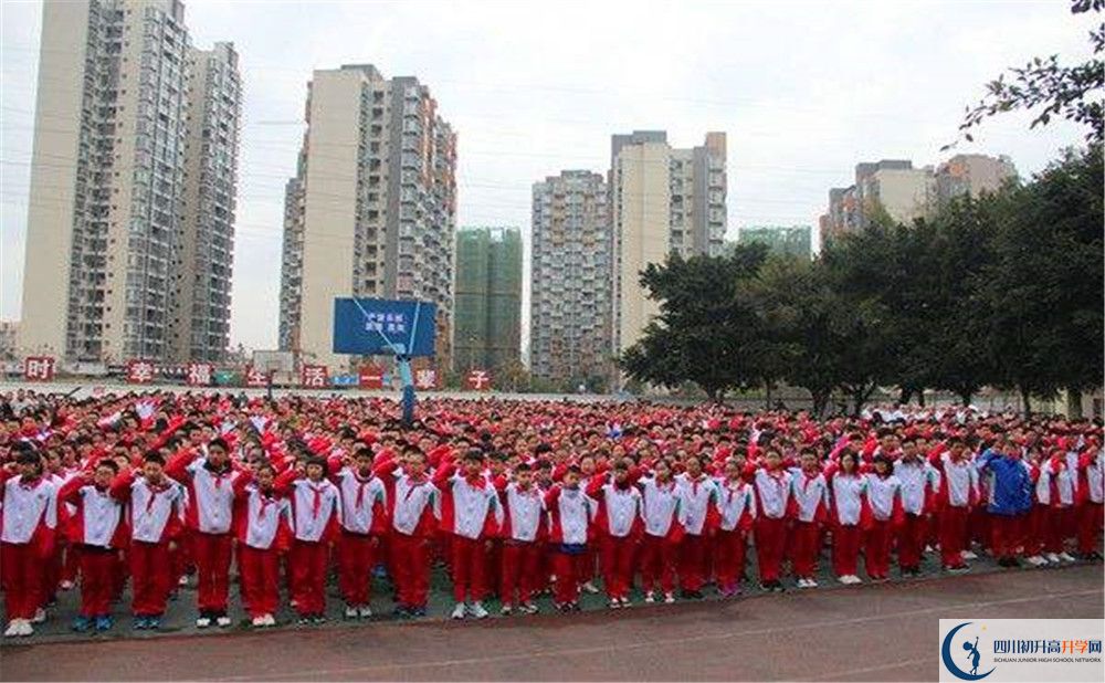 成都石室佳興外國語學(xué)校與成都七中實驗學(xué)校哪一個好？