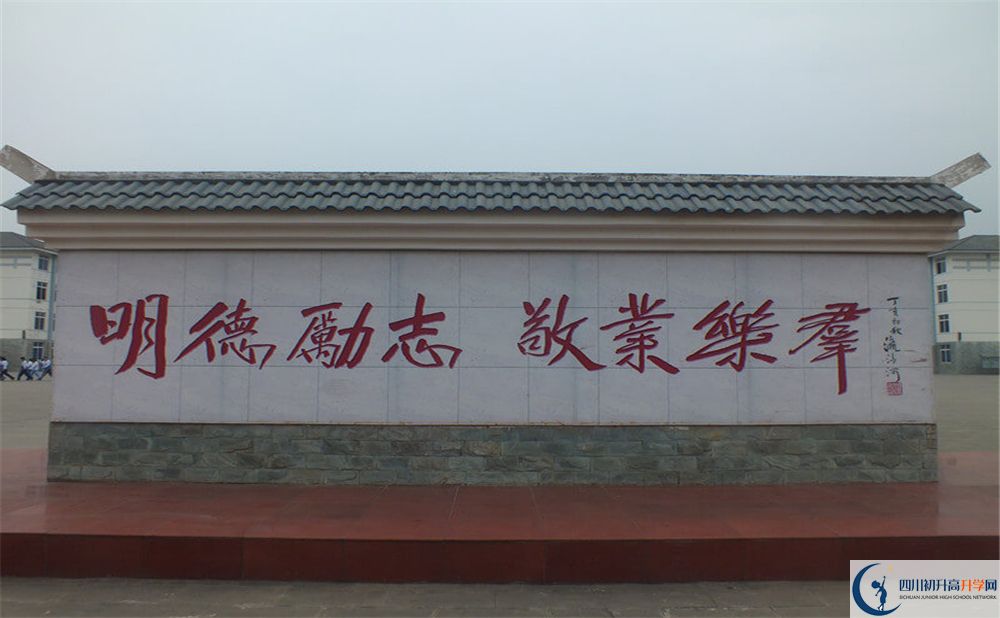 淮口中學(xué)是私立收費嗎？