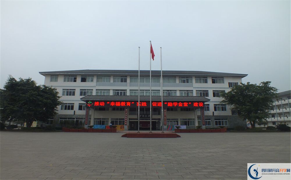 淮口中學(xué)是重點中學(xué)嗎？