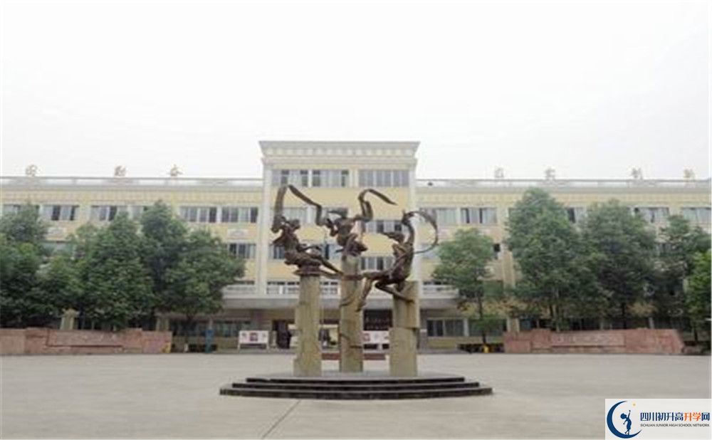 成都外國(guó)語(yǔ)學(xué)校實(shí)驗(yàn)班學(xué)費(fèi)貴嗎？