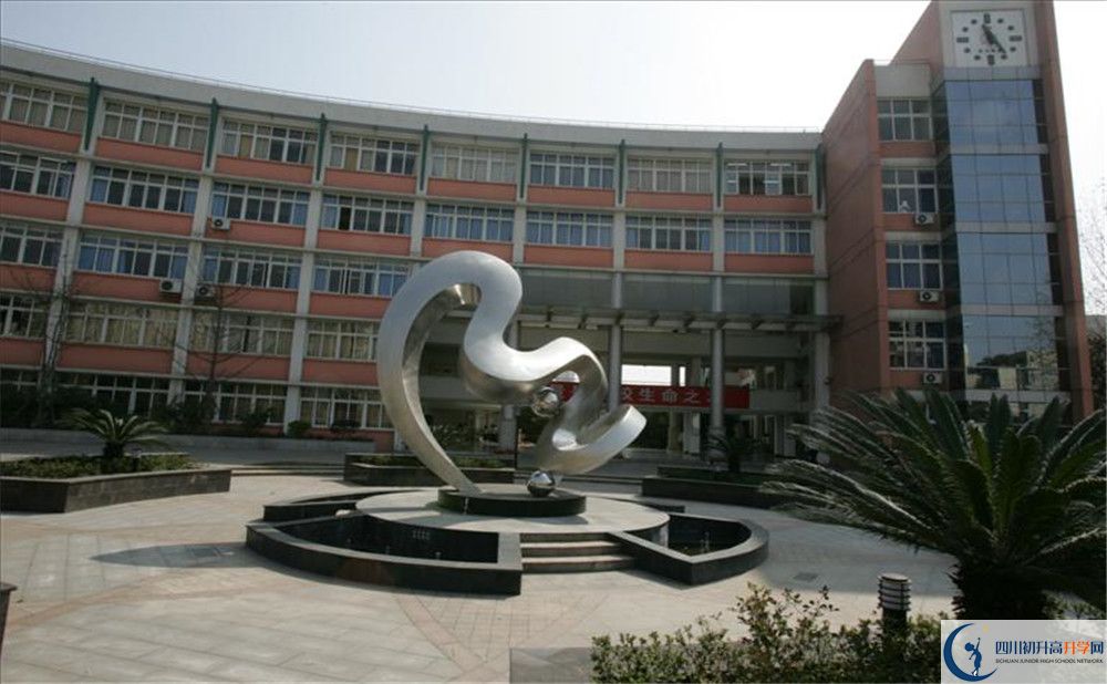 四川師范大學附屬中學在校學生總?cè)藬?shù)是多少？