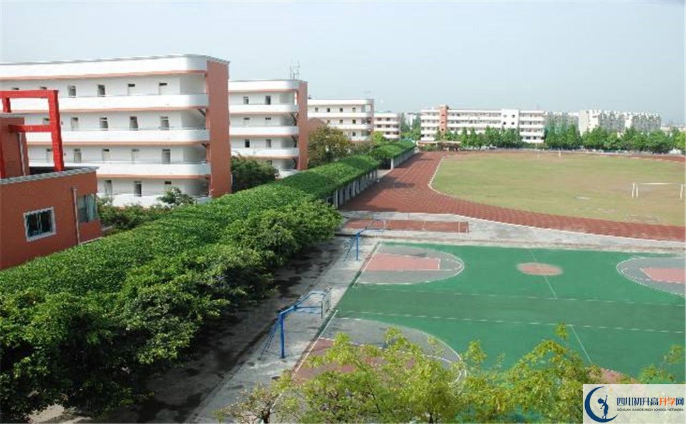 大邑中學(xué)在校學(xué)生總?cè)藬?shù)是多少？