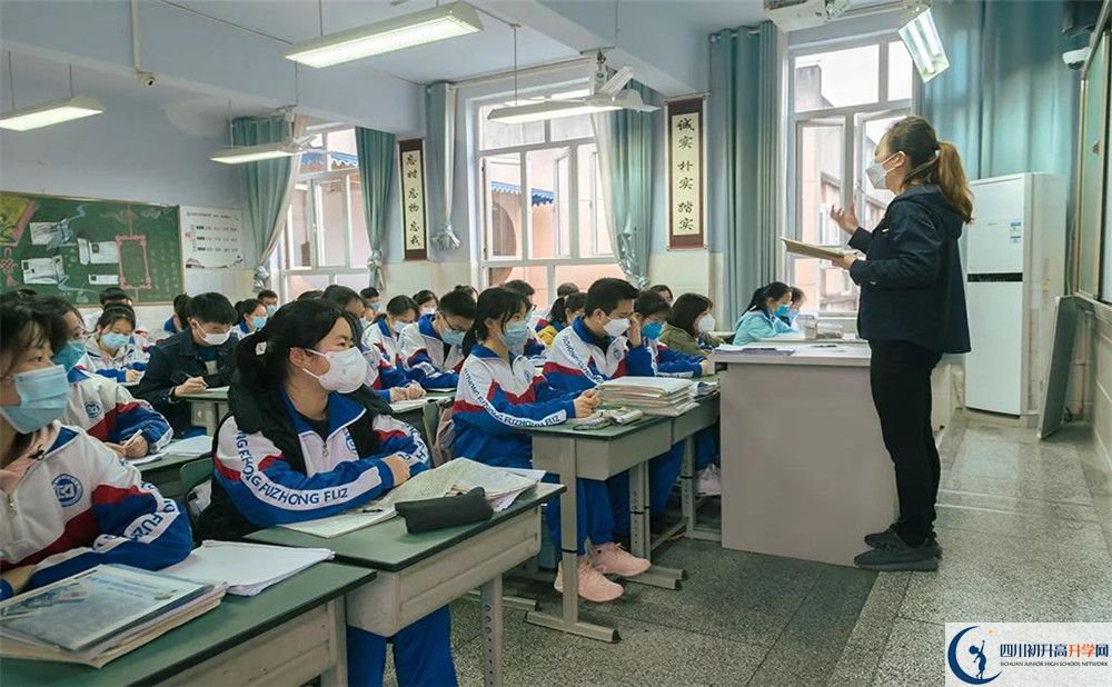 成都大學附屬中學初三課程資源在哪里看？