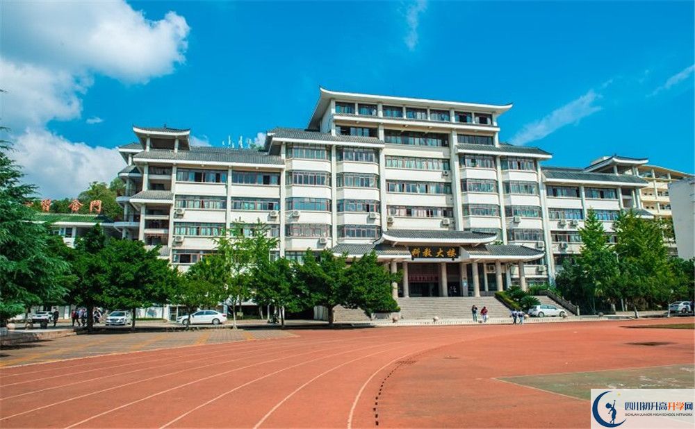 閬中東風中學今年的錄取條件是否有變化？